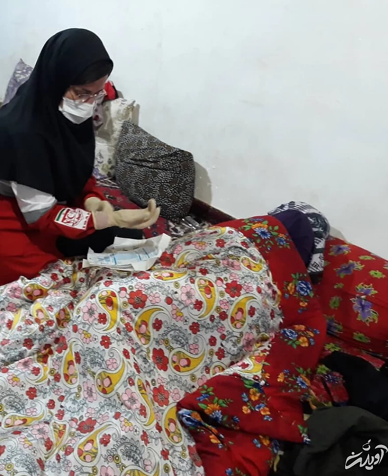 (تصاویر) عملیات نفسگیر نجات زن باردار از برف ۲ متری (تصاویر) عملیات نفسگیر نجات زن باردار از برف ۲ متری